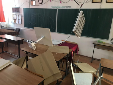 Buzău: Toate videoproiectoarele din sălile de clasă de la liceul unde a avut loc incidentul de joi vor fi date jos, ca măsură de precauţie. FOTO