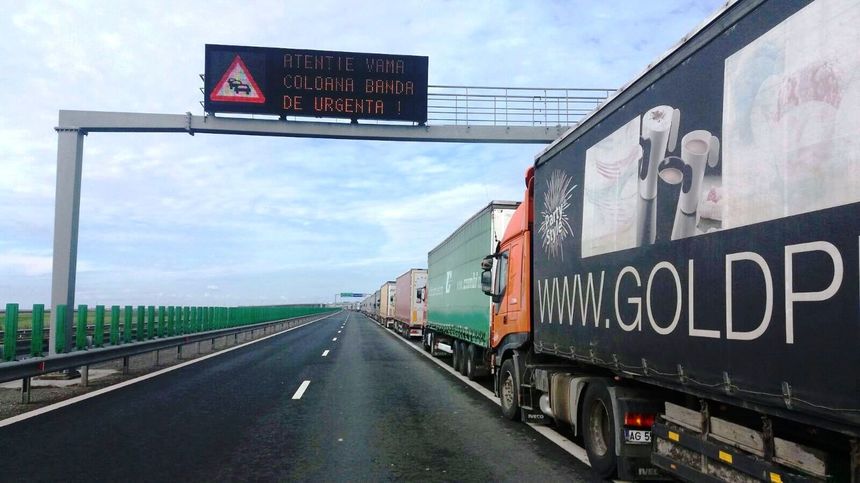 CNAIR: Coloane de maşini pe 15 kilometri, la ieşirea din ţară prin punctul de frontieră Giurgiu - Ruse; s-au deschis două benzi suplimentare 