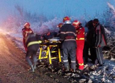 IGSU: Ninsorile din ultimele ore au produs efecte în 7 judeţe; mai multe autoturisme şi ambulanţe au rămas în zăpadă, fiind deblocate de echipele de intervenţie
