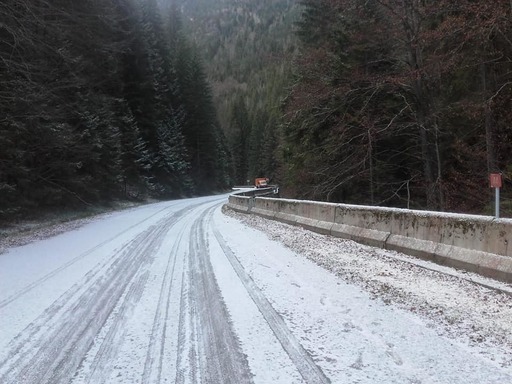 CNAIR: Traficul rutier este închis pe DN 67C, în judeţul Gorj, între Novaci si Rânca, din cauza vizibilităţii extrem de reduse