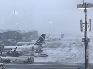 Mai multe curse aeriene au înregistrat întârzieri la decolarea de pe aeroporturile din Sibiu şi Bucureşti, întrucât este nevoie de degivrarea aeronavelor