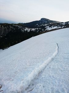 Risc mare de producere a unor avalanşe în Munţii Făgăraş şi Bucegi, la altitudini de peste 1.800 de metri