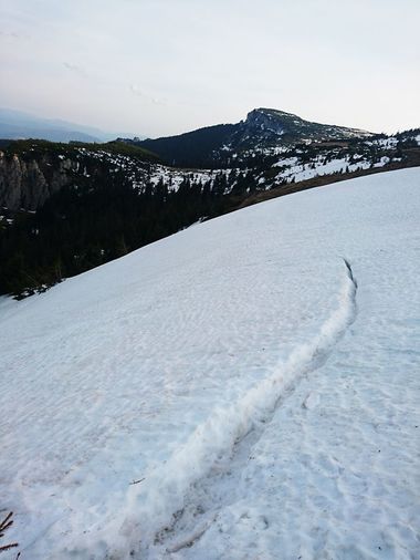 Risc mare de producere a unor avalanşe în Munţii Făgăraş şi Bucegi, la altitudini de peste 1.800 de metri