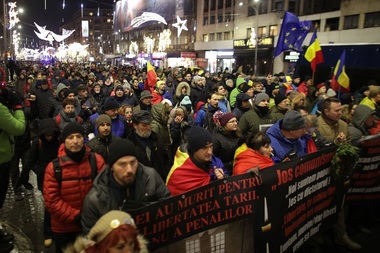 Aproximativ o mie de persoane, la un marş de comemorare a victimelor Revoluţiei, în Capitală - FOTO, VIDEO