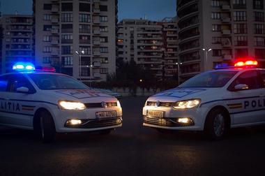 Sfaturi de la poliţişti în perioada sărbătorilor: Atenţie, răufăcătorii se pot deghiza în colindători şi pot fura diverse bunuri!