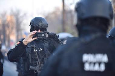 MAI: Militarii şi poliţiştii, salarii mai mari de la 1 ianuarie; sporurile şi indemnizaţiile se menţin ”cel mult” la nivelul din decembrie
