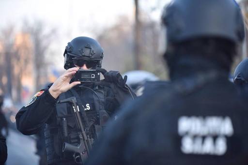 MAI: Militarii şi poliţiştii, salarii mai mari de la 1 ianuarie; sporurile şi indemnizaţiile se menţin ”cel mult” la nivelul din decembrie