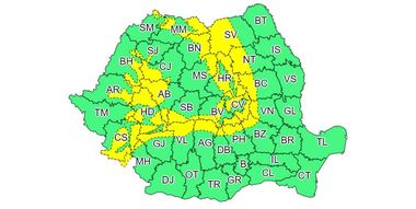 Meteorologii au extins şi au prelungit, până miercuri seară, informarea de ninsori şi codul galben de vânt