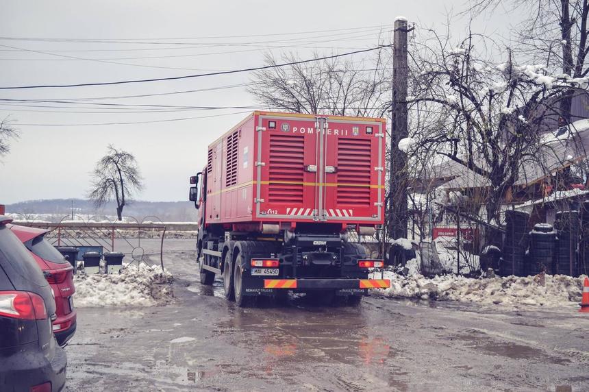 Un număr de 16 generatoare de mare capacitate de curent electric, trimise în judeţul Ialomiţa, unde sunt avarii importante la reţea, din cauza vântului şi a gheţii