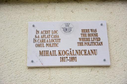 Constanţa: Nouă plachete în memoria unor artişti, oameni de cultură şi medici, montate pe faţadele imobilelor în care au locuit