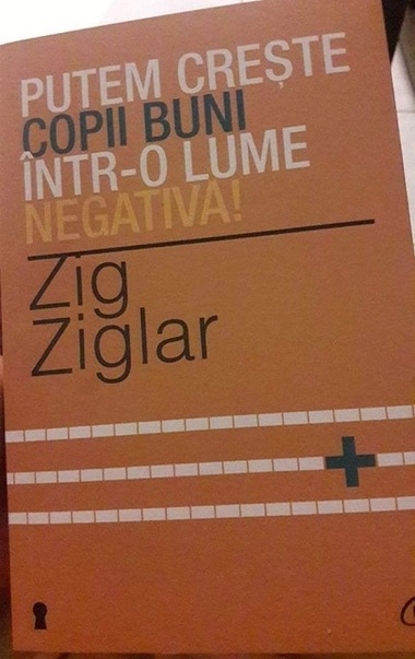 O carte de parenting din 1985 în care este încurajată lovirea copiilor, publicată de Curtea Veche, a stârnit controverse. Editura nu renunţă şi o va relansa cu notă explicativă