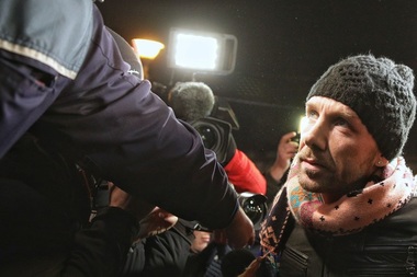 UPDATE - Falsul chirurg Matteo Politi, reţinut pentru 24 de ore / Avocatul spune că diploma de absolvent al Universităţii de Medicină din Priştina e atestată de Ministerul Educaţiei/ Funcţionara DSP spune că i-a dat "din milă" codul de parafă - VIDEO