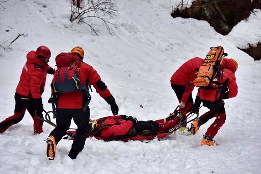 Salvamontiştii anunţă că vor rămâne cu efective mărite în zonele montane, până la finalul sezonului rece; în ultimele 24 de ore s-au produs 75 de accidente