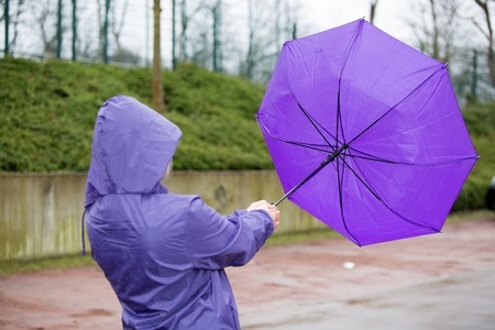 Avertizare MAE: Cod galben de vânt şi precipitaţii în Marea Britanie şi Irlanda de Nord, până luni seară; pe unele aeroporturi pot fi întârzieri sau zboruri anulate