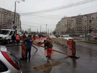 DSP Prahova a ridicat interdicţia privind consumul şi folosirea apei în gospodărie, la patru zile de la apariţiei avariei pe o conductă principală, în Ploieşti