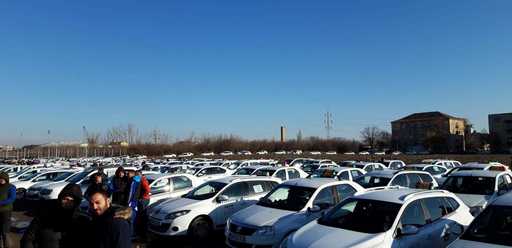 Protest al taximetriştilor, la Timişoara, faţă de susţinerea de către administraţia publică a unor activităţi de transport neautorizate. FOTO