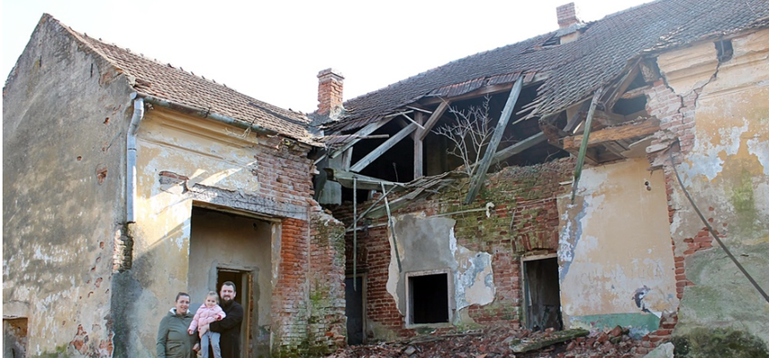 Mai mulţi voluntari vor renova o casă veche de peste o sută de ani, într-un sat din Caraş-Severin
