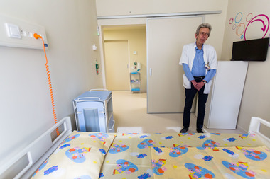 Camere sterile, construite de Untold şi de Asociaţia Dăruieşte Viaţă la Spitalul de Copii din Cluj-Napoca. Acestea sunt primele realizate în Transilvania şi asigură tratamentul corespunzător în cazul mai multor tipuri de cancer