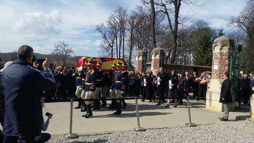 Regele Carol al II-lea, reînhumat în noua Catedrală Arhiepiscopală de la Curtea de Argeş. FOTO/ VIDEO