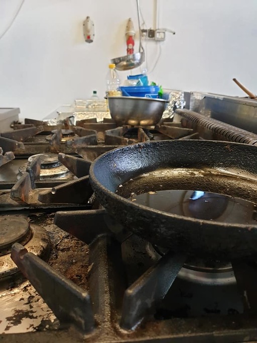 Activitate suspendată pentru o firmă de catering din Timişoara, care a livrat mâncare unui spital de oncologie, unor grădiniţe şi unei delegaţii de oficiali europeni - FOTO, VIDEO