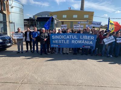 Angajaţii fabricii Nestle vor protesta la Bucureşti, după anunţul privind închiderea fabricii de la Timişoara