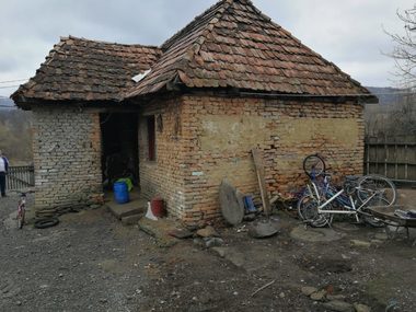 CJ Harghita face apel pentru sprijinirea familiei bărbatului ucis de urs: Două fetiţe au rămas fără tată, deoarece în ţara asta e mai importantă viaţa ursului decât cea a omului!