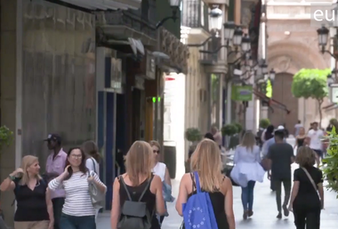 Peste 50% dintre români consideră corupţia ca fiind cea mai mare problemă a ţării, iar 34% sunt de acord ca cetăţenilor să le fie interzis să părăsească ţara pentru o perioadă lungă de timp – sondaj 