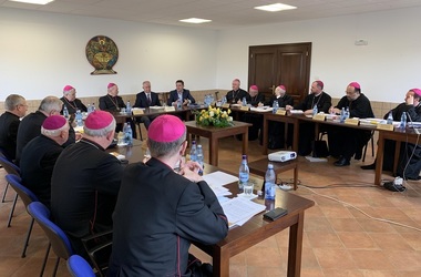 Episcopii catolici îndeamnă oamenii să voteze, pe 26 mai, candidaţii care promovează cultura vieţii, familia şi demnitatea ei