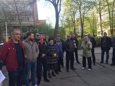 Iaşi: Protest al locatarilor unui cartier, nemulţumiţi că Primăria a aprobat construcţia unui bloc într-o zonă verde