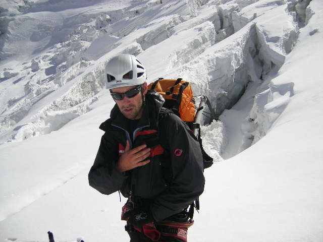 Alpinistul timişorean Horia Colibăşanu a ajuns la 4.700 de metri, la tabăra de bază a muntelui Dhaulagiri, cel pe care vrea să deschidă o rută nouă. FOTO