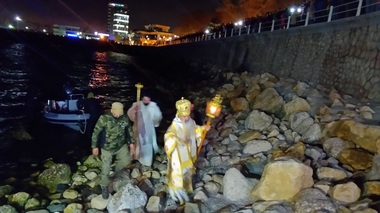 Mii de persoane au participat la Slujba de Înviere de la Catedrala Arhiepiscopală din Constanţa