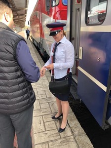 Răzvan Cuc a mers cu trenul de la Bucureşti la Constanţa, declarându-se mulţumit de condiţii; ministrul a anunţat că peste 300 de vagoane vor fi modernizate în acest an