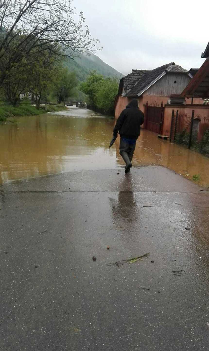Cod roşu de inundaţii pe râurile Bega, Nădrag şi Bistra, putând fi afectate zone din judeţele Caraş-Severin şi Timiş; populaţia avertizată prin RO-Alert