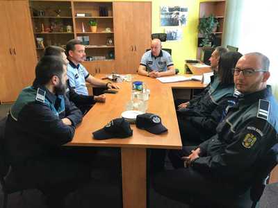 Şase poliţişti români, în premieră într-o misiune de suport operativ în Cehia, în perioada mai – iulie