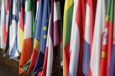 AEP: 117 cetăţeni români au solicitat adeverinţe pentru a putea participa la alegerile locale din Italia, Spania şi Marea Britanie, majoritatea fiind femei