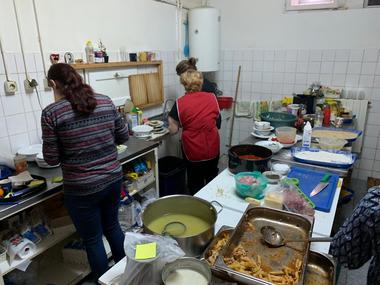 Două cantine din Portul Constanţa au fost închise temporar de Protecţia Consumatorilor din cauza mai multor deficienţe. FOTO
