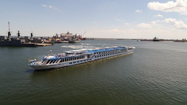 Două nave de croazieră, cu peste 230 de turişti la bord, au ajuns în Portul Constanţa