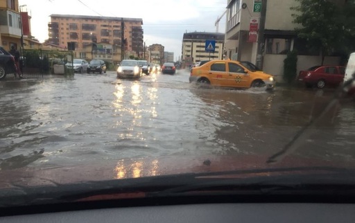 ISU Bucureşti-Ilfov a avut 173 de intervenţii în judeţul Ilfov şi 131 în Bucureşti, în urma ploii torenţiale; în continuare se intervine în oraşul Pantelimon