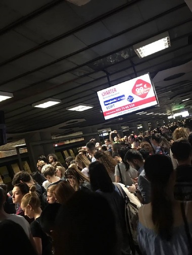 Metrorex: Decalare de două minute în programul de circulaţie pe Magistrala 2 (Berceni-Pipera), din cauza unei fisuri la o şină
