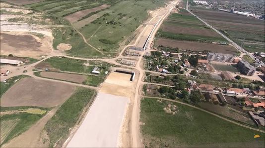 Ministerul Transporturilor anunţă constituirea unei comisii care să cerceteze incidentul de pe şantierul autostrăzii Sebeş-Turda, unde două grinzi de beton s-au prăbuşit