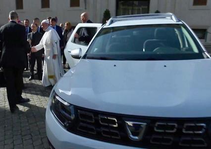 Papamobil conceput de uzina Dacia, folosit de Papa Francisc în vizita în România - FOTO, VIDEO