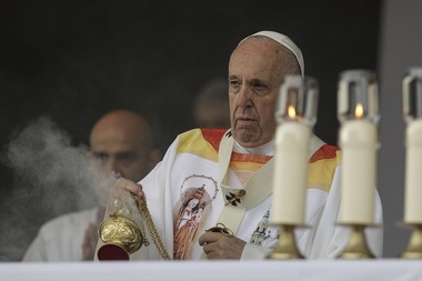 UPDATE - Papa, la Şumuleu Ciuc: Pelerinajul anual aparţine moştenirii Transilvaniei, dar aduce cinstire tradiţiilor româneşti şi ungureşti/Evenimentele triste din trecut nu pot să constituie un obstacol pentru convieţuirea fraternă 