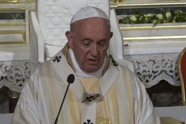 Papa Francisc: Papa se simte acasă între voi/Suveranul Pontif a citat din Eminescu - "Fiii tăi trăiască numai în frăţie"/România este „grădina Maicii Domnului” pentru că ea este o Mamă care cultivă visurile fiilor