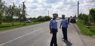 Filtre de poliţie şi alertă de grad zero, în Timiş, după ce un poliţist a fost împuşcat mortal de un bărbat căutat pentru tâlhărie. A fost ridicat şi un elicopter care survolează zona

