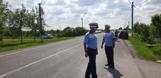Filtre de poliţie şi alertă de grad zero, în Timiş, după ce un poliţist a fost împuşcat mortal de un bărbat căutat pentru tâlhărie. A fost ridicat şi un elicopter care survolează zona

