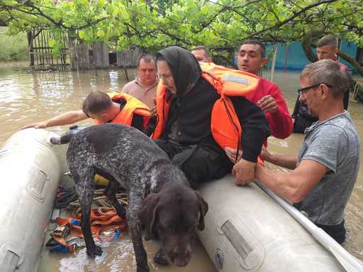 MAI: 53 de localităţi din 19 judeţe, afectate de ploile abundente şi vijeliile din ultimele 24 de ore. FOTO