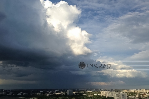 Cod portocaliu de ploi torenţiale, vijelii şi grindină în 6 judeţe, până duminică seara / Cod galben de instabilitate atmosferică în 17 de judeţe şi Bucureşti