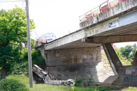 Primar Buzău, după prăbuşirea unei bucăţi din Podul Marghiloman: Situaţia o ştiam, dar nu ne aşteptam la aşa ceva; am licitat proiectarea lucrărilor de reparaţii, ofertele trebuiau deschise în 9 iulie