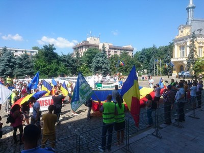 Botoşani: Protest faţă de lipsa autostrăzilor la care au participat peste două sute de persoane