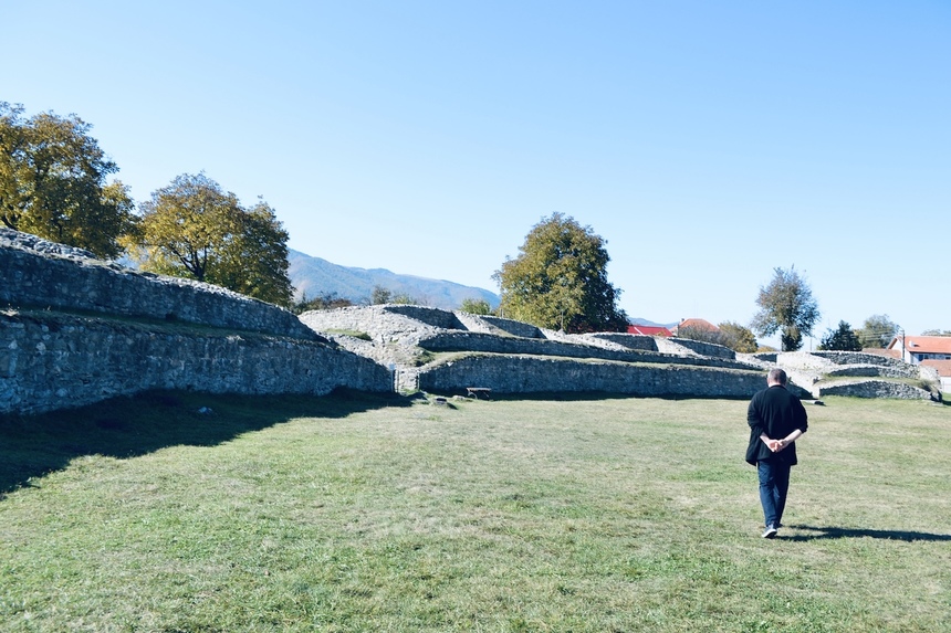 Proiecte europene de peste 10 milioane de euro în judeţul Hunedoara, pentru restaurarea amfiteatrului Ulpia Traiana Sarmizegetusa şi Incintei I - Dealul Cetăţii Deva. FOTO